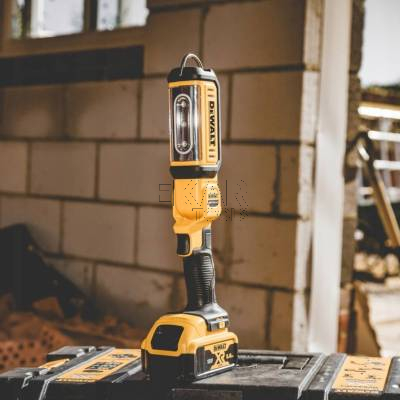 Latarka akumulatorowa lampa przegubowa DeWALT DCL050 18V 500lm - zdjęcie nr 3