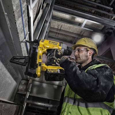 Gwoździarka akumulatorowa do betonu DeWalt DCN890P2 18V + 2x5Ah + walizka - zdjęcie nr 4