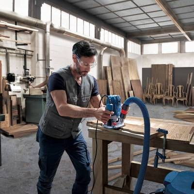 Frezarka górnowrzecionowa Bosch GOF 130 06016B7000 1300W + osprzęt - zdjęcie nr 4