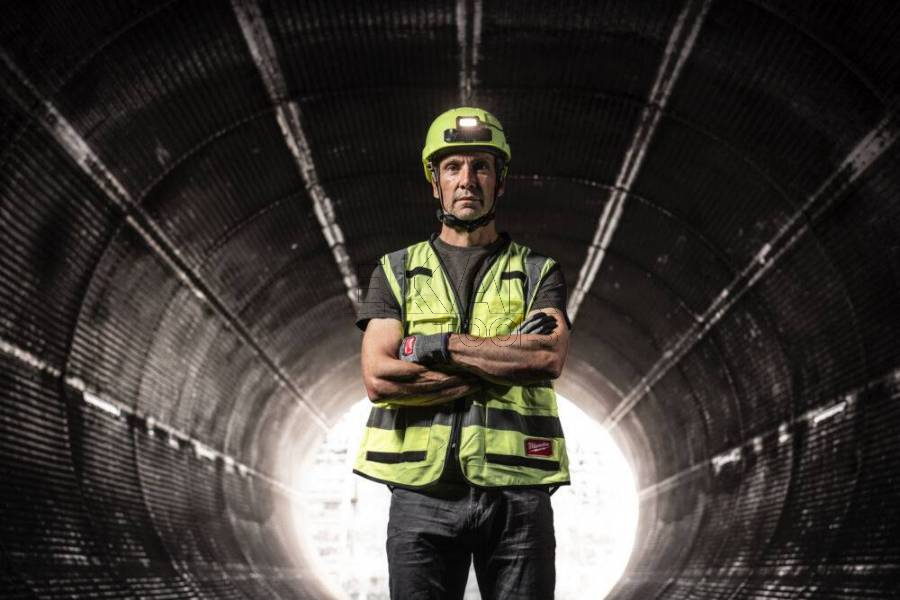 Hełm ochronny czerwony wentylowany BOLT200 Wygodny - zdjęcie nr 2