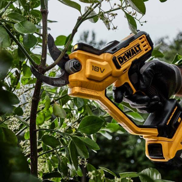Sekator akumulatorowy nożyce ogrodowe DeWalt DCMPP568P1 18V 38mm + 1x5Ah - zdjęcie nr 3
