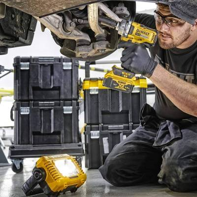 Lampa akumulatorowa LED DeWalt DCL077 12/18V 2000lm - zdjęcie nr 4