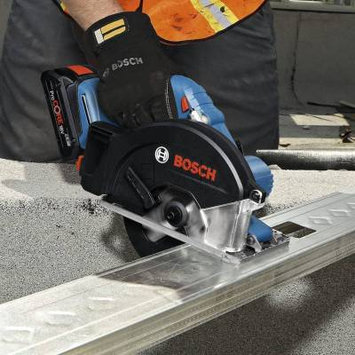 Pilarka tarczowa do metalu BOSCH GKM 18V-50 06016B8000 136mm - zdjęcie nr 4