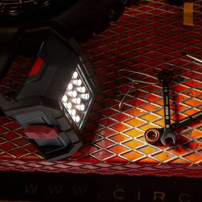 Lampa budowlana akumulatorowa BOSCH GLI 18V-1200 C 1200lm 0601446700 - zdjęcie nr 4