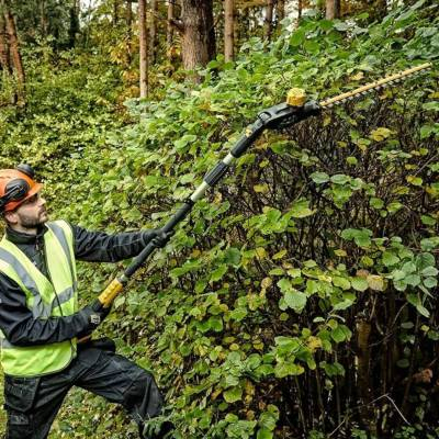 Nożyce do żywopłotu akumulatorowe na wysięgniku DeWalt DCMPH566N 18V 55cm - zdjęcie nr 3