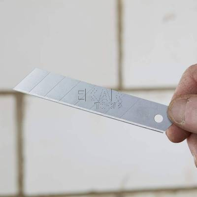 Ostrza łamane do nożyków 18mm 50szt. STANLEY 3-11-301 - zdjęcie nr 3