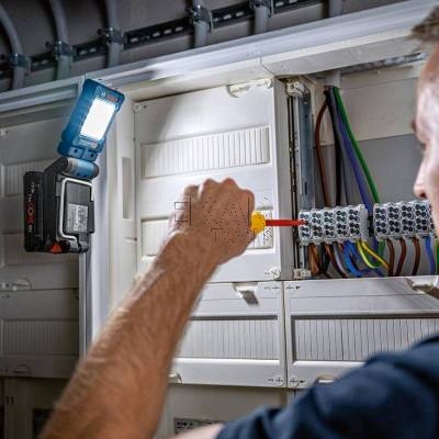 Lampa akumulatorowa latarka BOSCH GLI 18V-800 800lm 0601443600 - zdjęcie nr 3