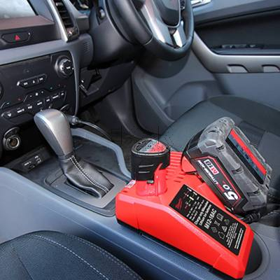 Ładowarka samochodowa Milwaukee M12-18 AC 4932459205 - zdjęcie nr 4