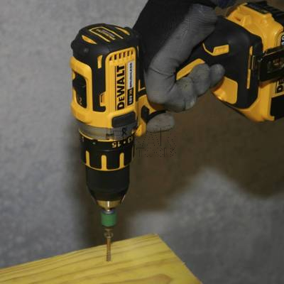 Wiertarko-wkrętarka DeWalt DCD790M2 60Nm 18V + 2x4Ah + TSTAK - zdjęcie nr 4