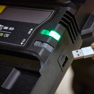 Ładowarka do akumulatorów z 2 portami + USB STANLEY SFMCB24 V20 4A - zdjęcie nr 4