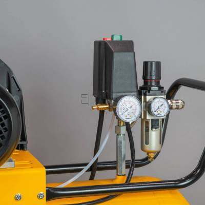 Kompresor olejowy DeWalt 36LC601DWT046 200l 4km 10bar - zdjęcie nr 2