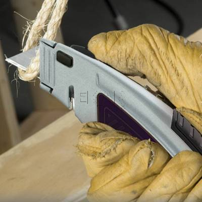 Nóż z wysuwanym ostrzem trapezowym Stanley DYNAGRIP 0-10-788 - zdjęcie nr 3