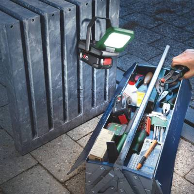 Latarka lampa LED akumulatorowa BOSCH EasySpotLight 18V-400 06039A1200 - zdjęcie nr 3