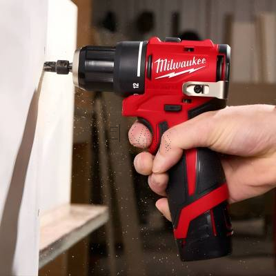 Wkrętarka akumulatorowa Milwaukee M12 BLDDRC-402C 4933499688 + 4Ah + walizka - zdjęcie nr 4